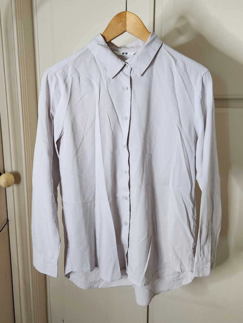 Uniqlo light gray button down long sleeves top